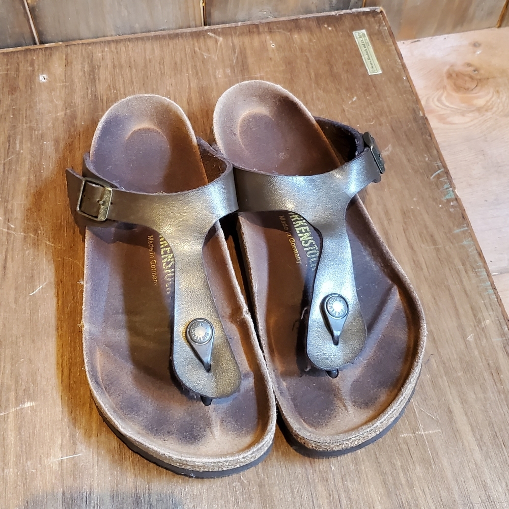 Birkenstock Gizeh Sandals - Picture 2 of 16